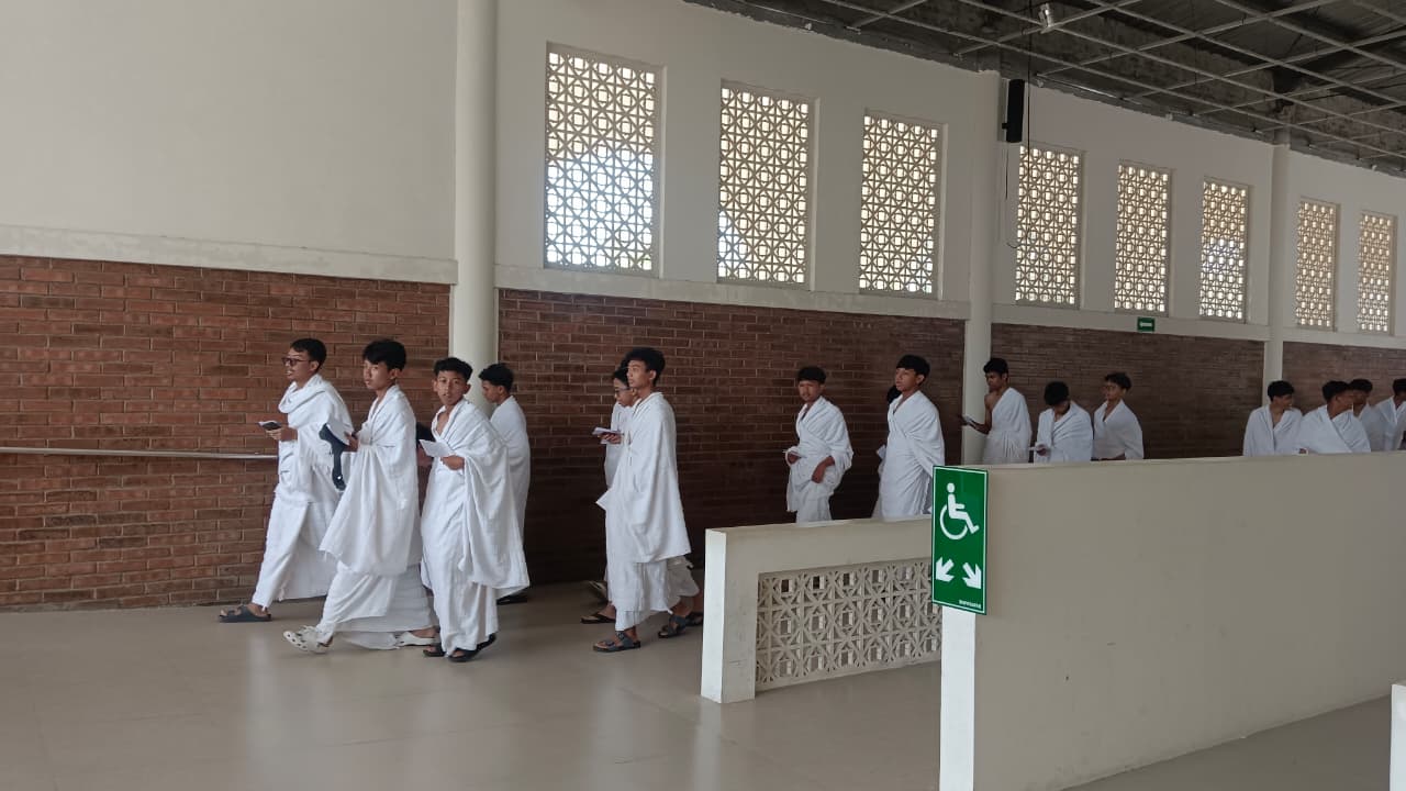 Murid Kelas IX MTsN 9 Bantul Praktikkan Sa’i dalam Kegiatan Manasik Haji